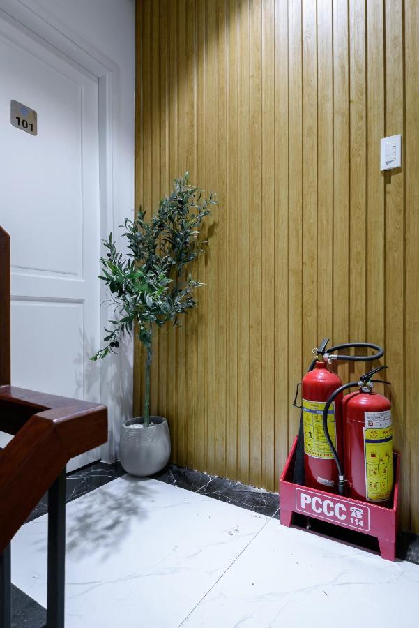 Cozrum Homes - Graceful Corner Ho Chi Minh City Bagian luar foto